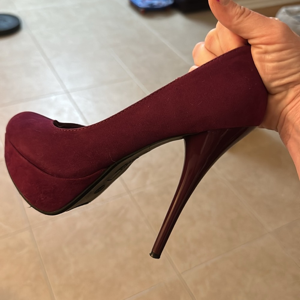 Rouge Raspberry suede heels - Picture 2 of 4